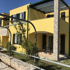 https://villas-faro.in-istria.net